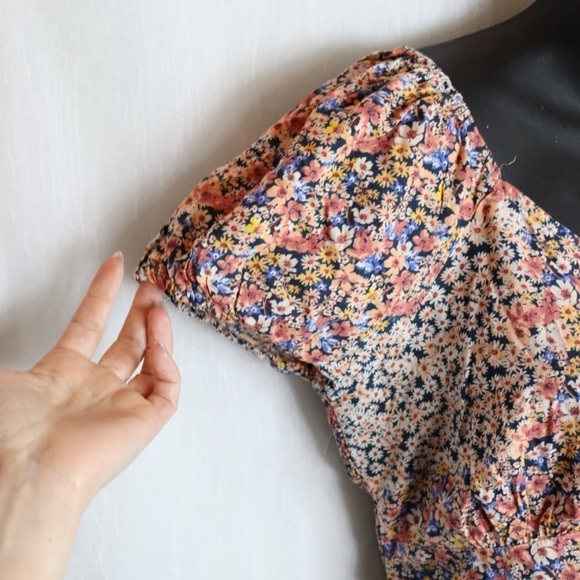 JAPNA Two-piece Outfit | Floral skirt and crop top - Picture 4 of 10
